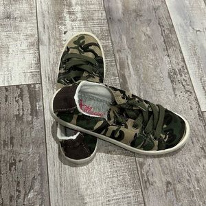 Brand new camo jelly pop shoes